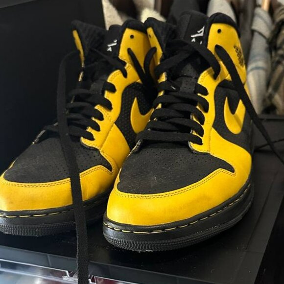 Nike Other - Nike Jordan 1 Mid 11.5